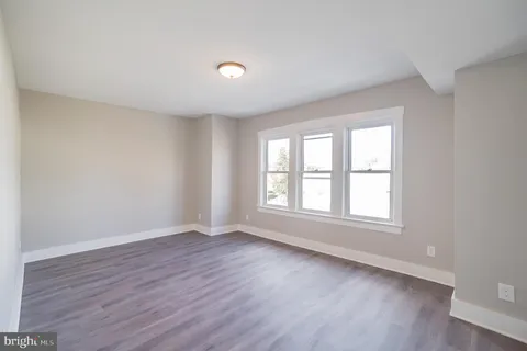 $2,025 | 868 Haddon Avenue, Collingswood, NJ 08108