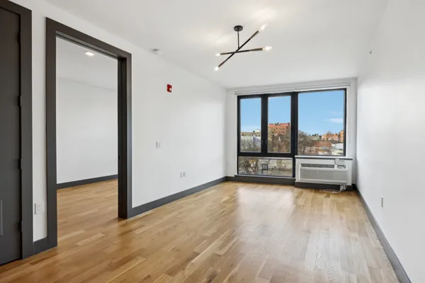 $2,400 | 424 Arlington Avenue, Unit 505, Jersey City, NJ 07304