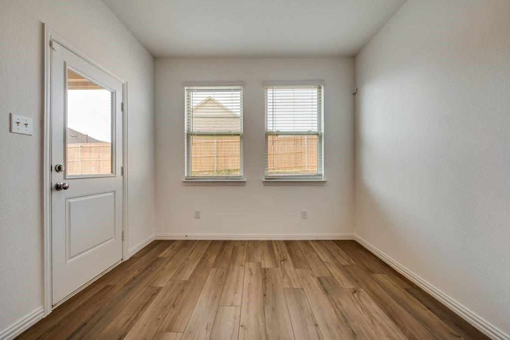 204 Coconut Drive Azle, TX 76020 - Photo 13 of 20 an empty room with a window