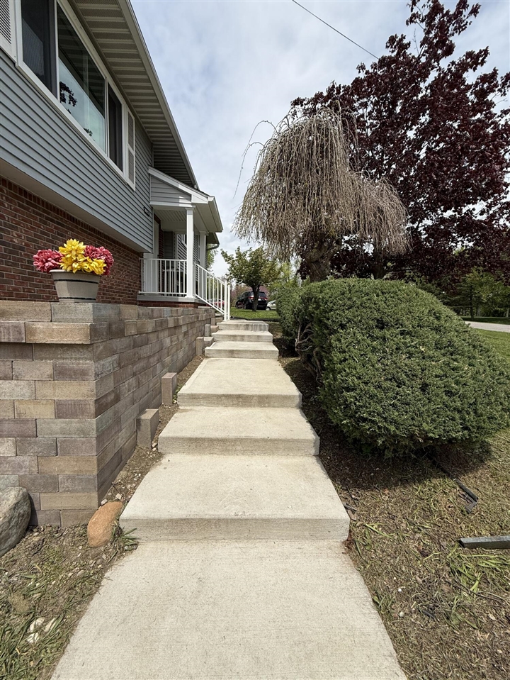 24213 Broadview Street Farmington Hills, MI 48336 - Photo 5 of 39