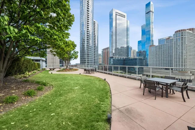 $675,000 | 240 East Illinois Street, Unit 1605, Chicago, IL 60611