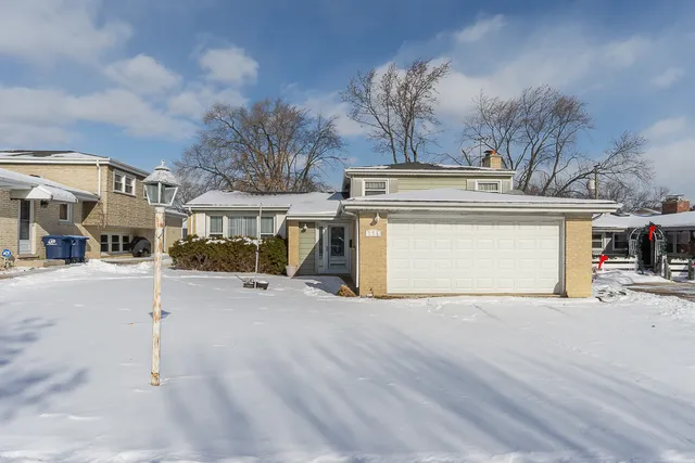 $450,000 | 756 West Millers Road, Des Plaines, IL 60016
