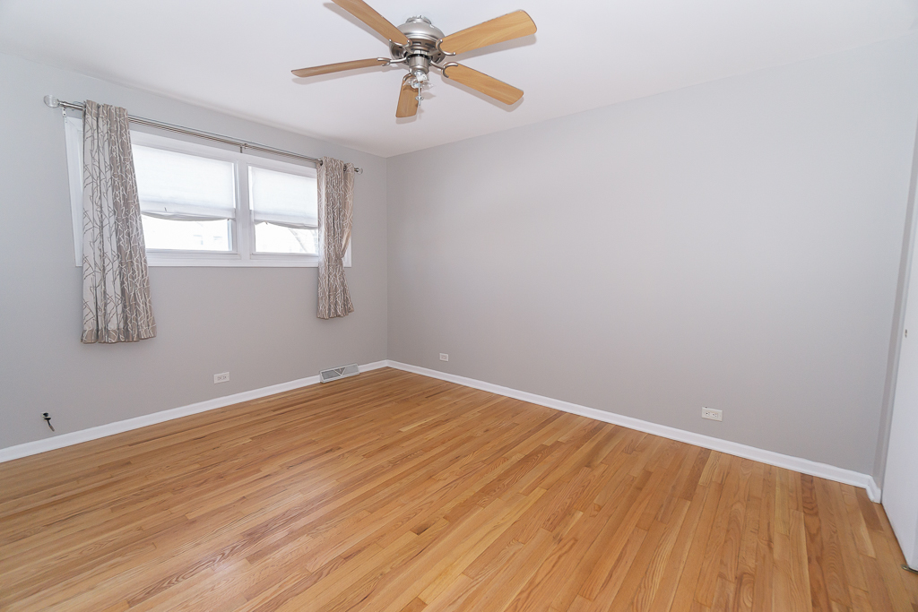 756 West Millers Road Des Plaines, IL 60016 - Photo 13 of 27