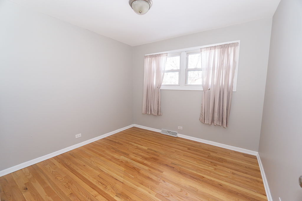 756 West Millers Road Des Plaines, IL 60016 - Photo 15 of 27