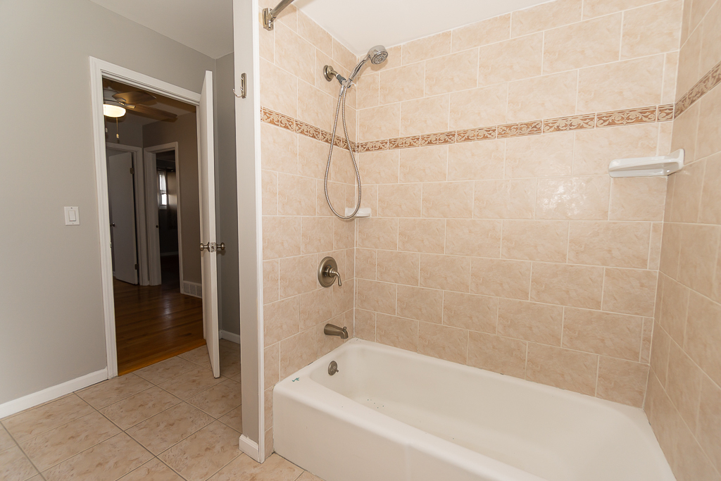 756 West Millers Road Des Plaines, IL 60016 - Photo 18 of 27