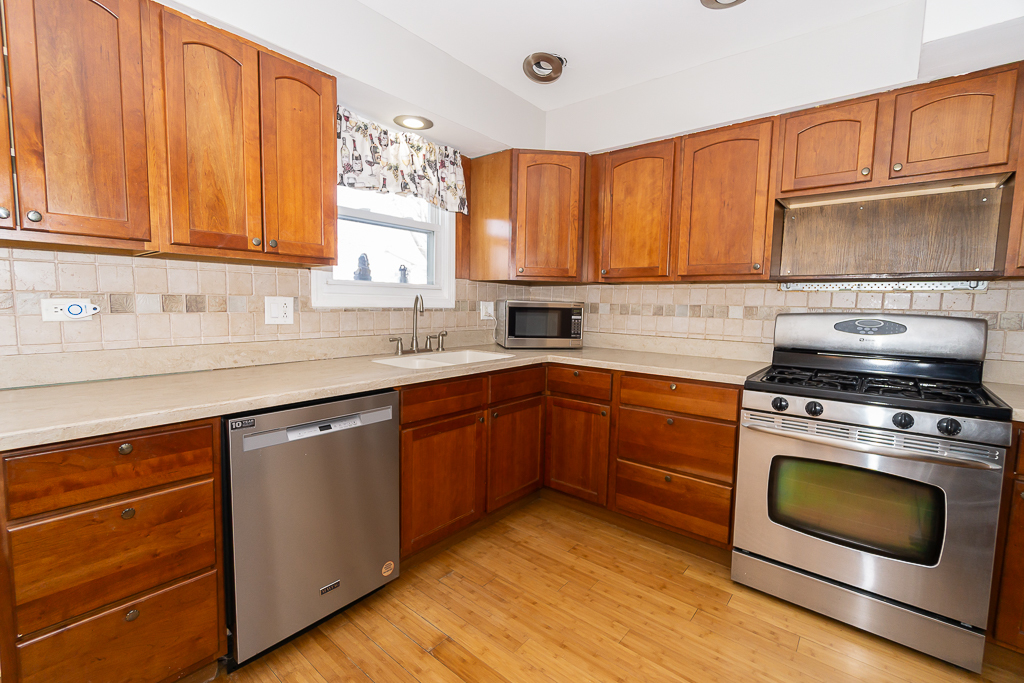 756 West Millers Road Des Plaines, IL 60016 - Photo 9 of 27