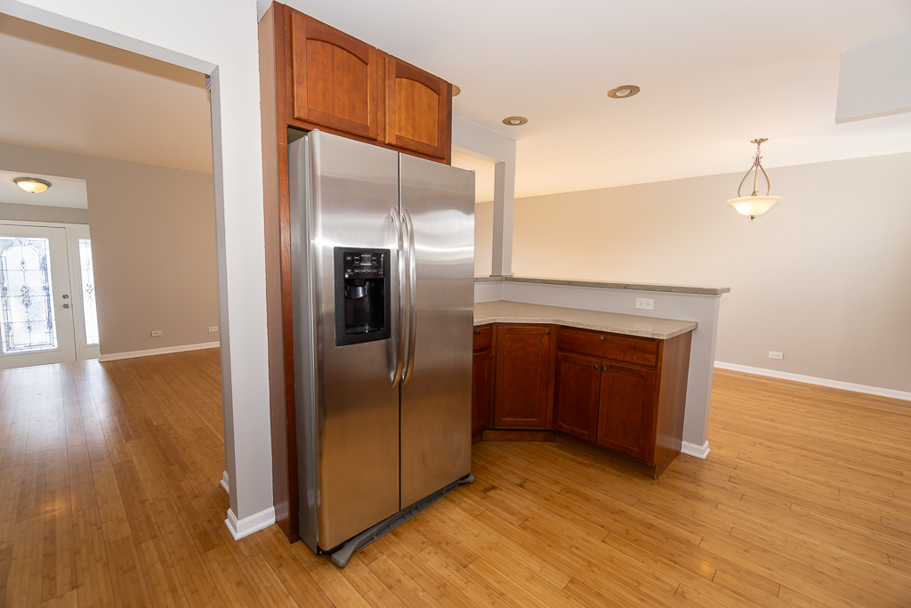 756 West Millers Road Des Plaines, IL 60016 - Photo 10 of 27