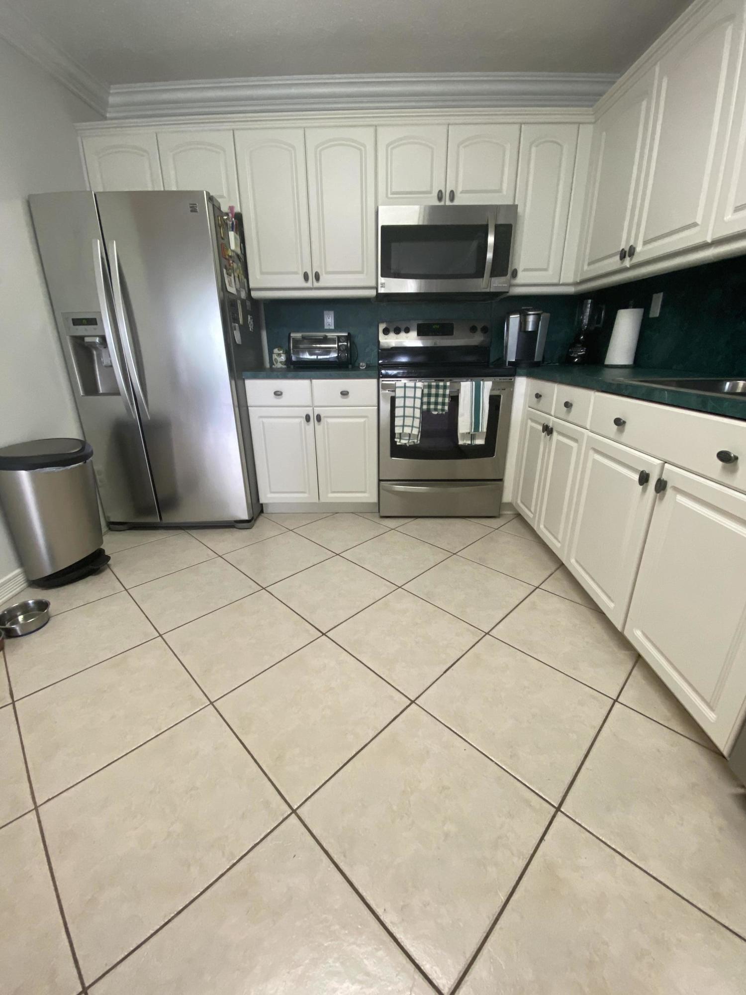 8904 G Southwest 22nd Street Boca Raton, FL 33433 - Photo 8 of 40 Kitchen w fridge