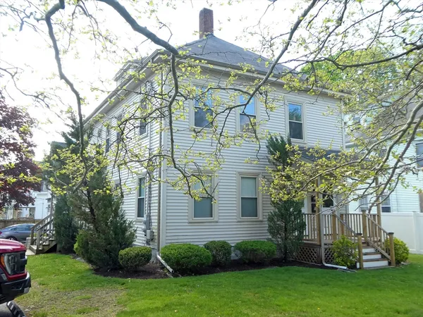 a view of a back yard of the house