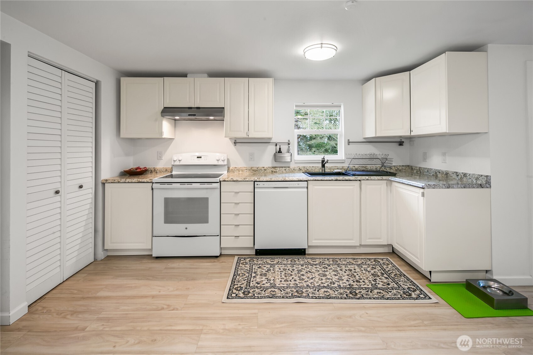 11009 Asta Lane Southwest Vashon, WA 98070 - Photo 12 of 34