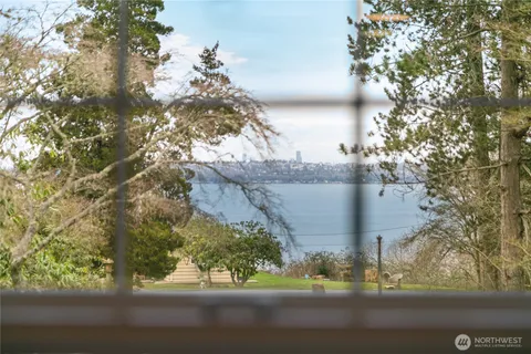 $749,950 | 11009 Asta Lane Southwest, Vashon, WA 98070