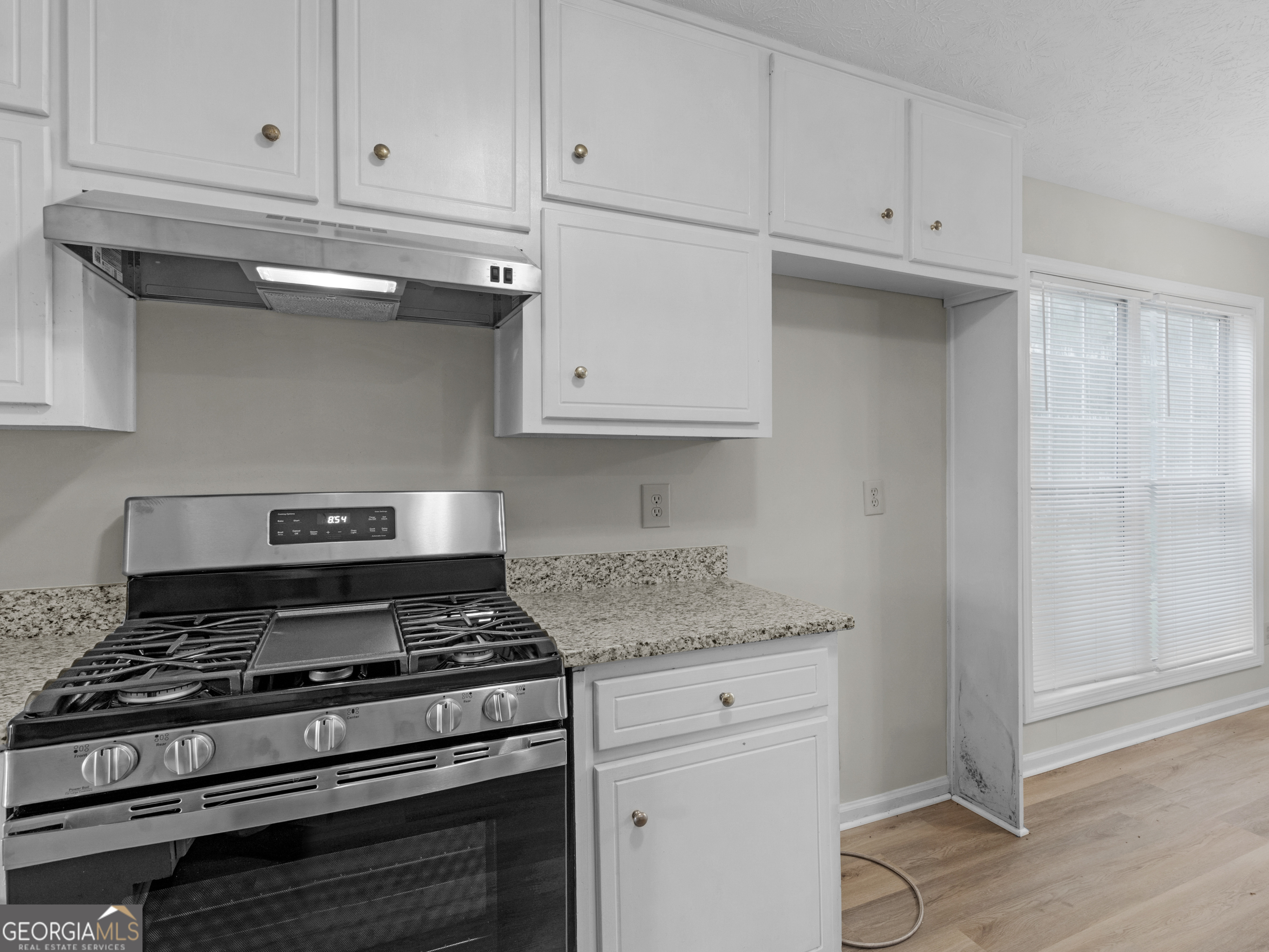 404 Northwind Place Stockbridge, GA 30281 - Photo 25 of 56 a stove top oven sitting inside of a kitchen