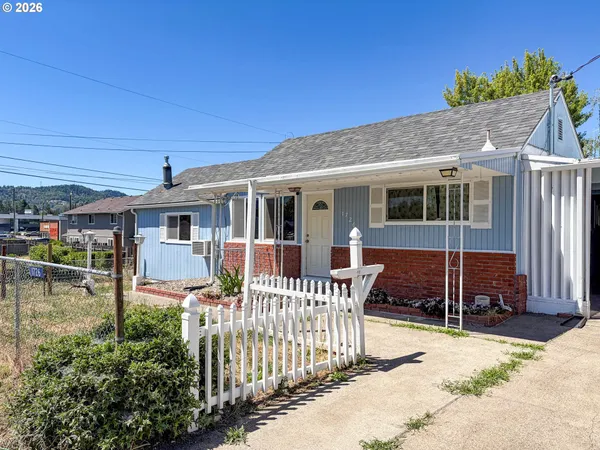 $369,000 | 1726 Northwest Patricia Street, Roseburg, OR 97471