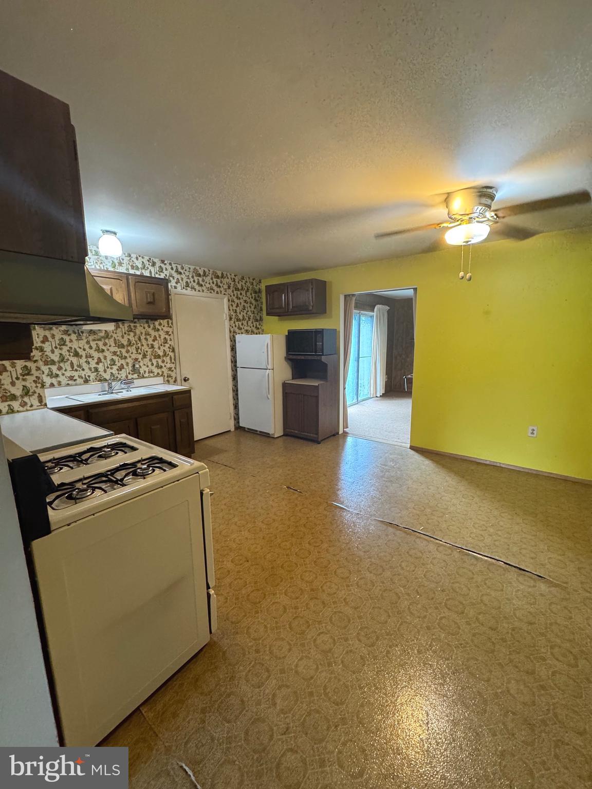 14663 Cloverdale Road Woodbridge, VA 22193 - Photo 4 of 18 Gallery Image 4