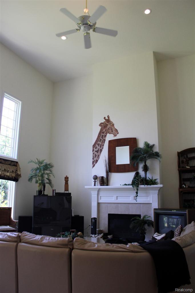 580 Springview Drive Rochester, MI 48307 - Photo 6 of 22 Great Room