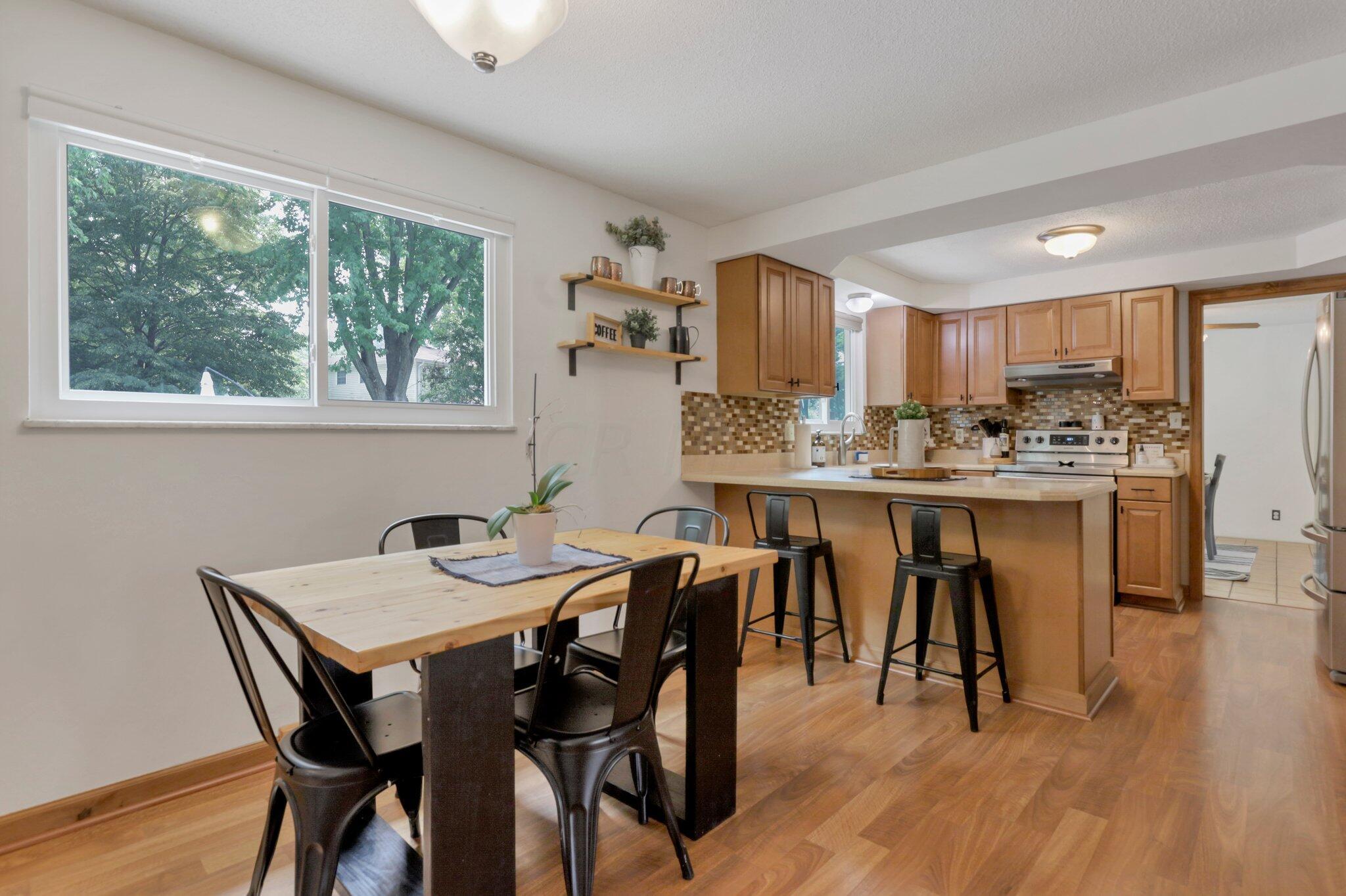 188 Landover Road Columbus, OH 43230 - Photo 20 of 65 Kitchen & Eat-in Space