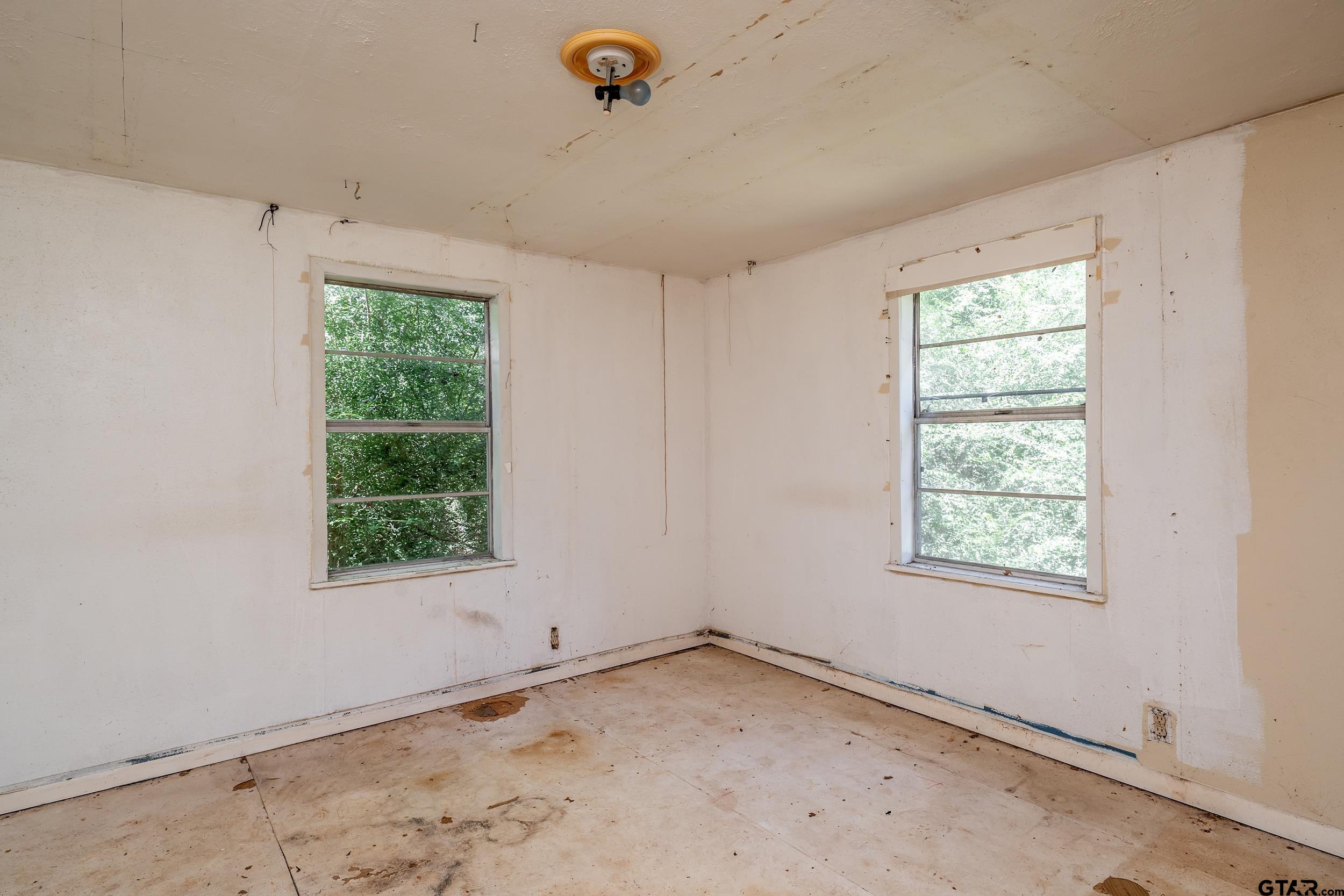 13174 County Road 434 Lindale, TX 75771 - Photo 16 of 32 an empty room with a window