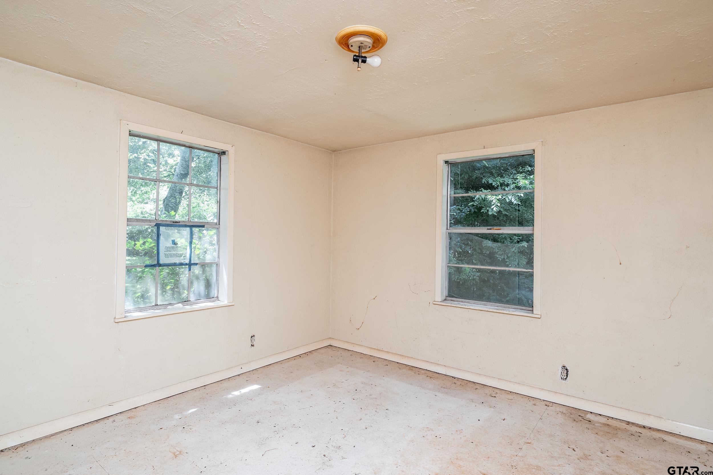 13174 County Road 434 Lindale, TX 75771 - Photo 18 of 32 an empty room with a window
