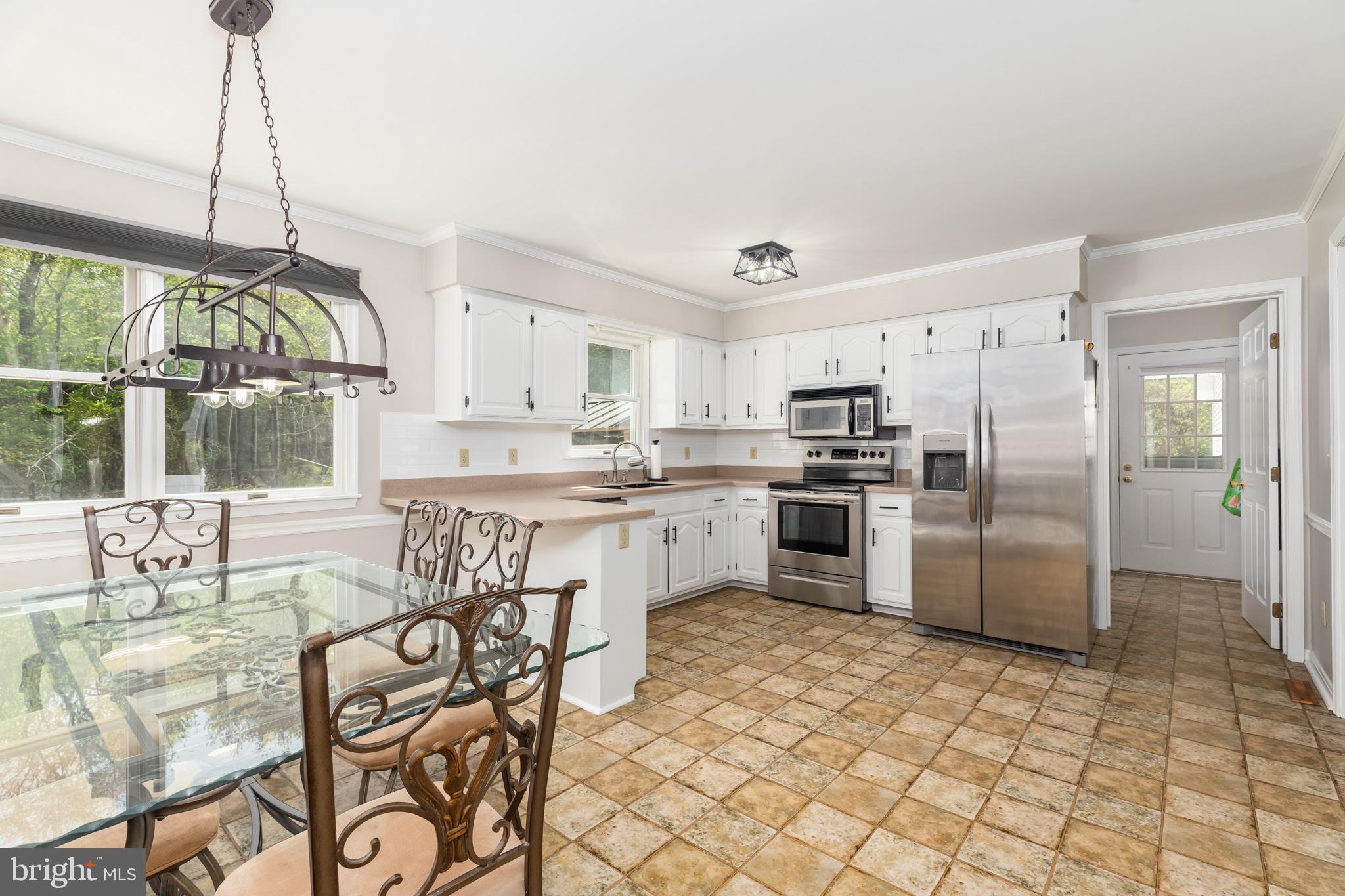 35588 Lizzard Hill Road Frankford, DE 19945 - Photo 10 of 39 a kitchen with granite countertop a counter space appliances and a dining table