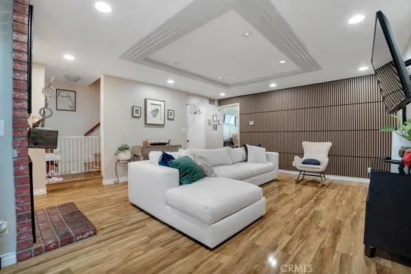 $539,000 | 19540 Sherman Way, Unit 604, Reseda, CA 91335