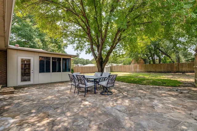 a view of a house with backyard and sitting area