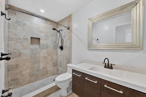 $2,100 | 819 Northeast 199th Street, Unit 6206, Miami, FL 33179