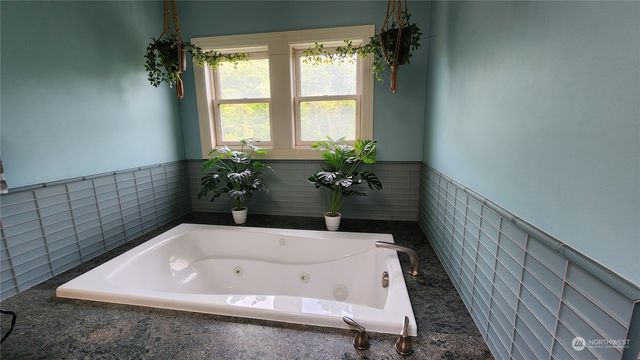 $1,550,000 | 1535 Magnolia Boulevard West, Seattle, WA 98199