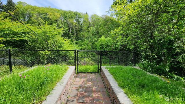 $1,550,000 | 1535 Magnolia Boulevard West, Seattle, WA 98199