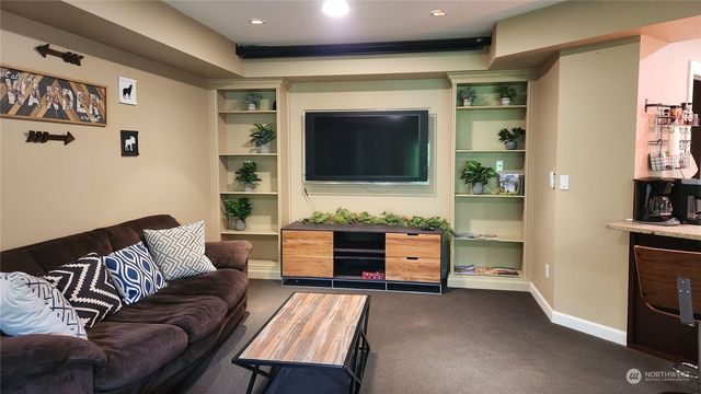 $1,550,000 | 1535 Magnolia Boulevard West, Seattle, WA 98199