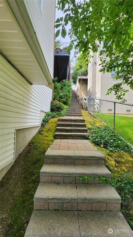 $1,550,000 | 1535 Magnolia Boulevard West, Seattle, WA 98199