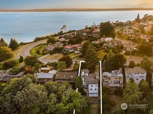 $1,550,000 | 1535 Magnolia Boulevard West, Seattle, WA 98199