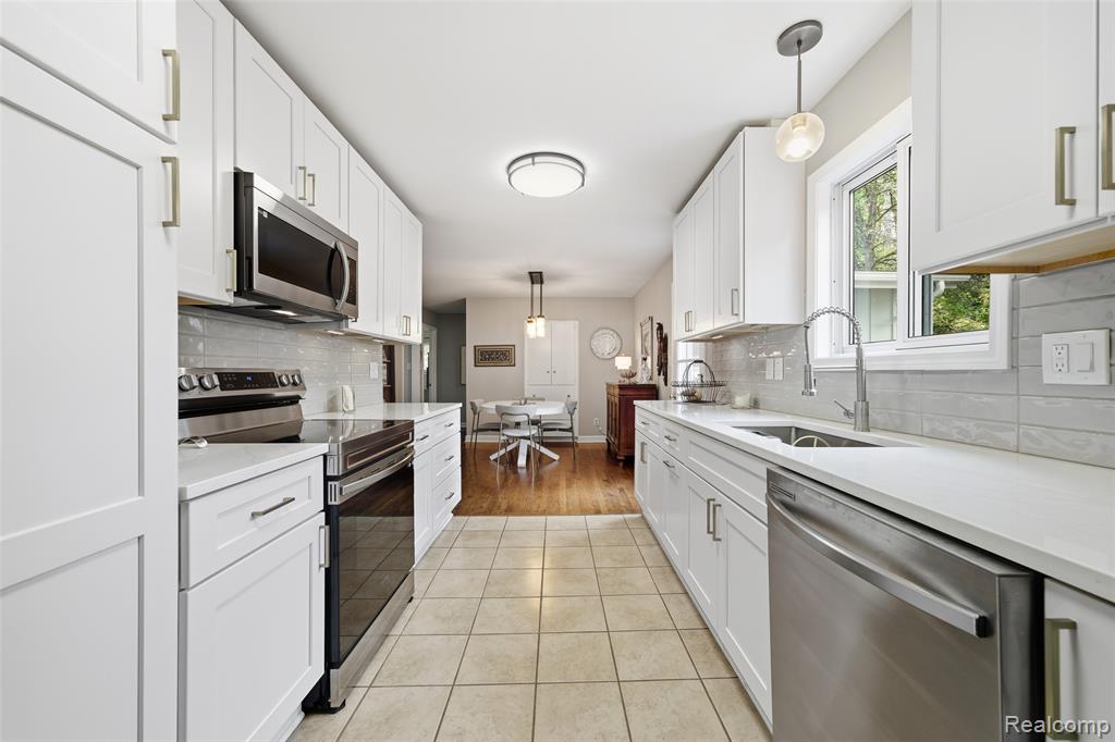 2622 Pine Ridge Road West Bloomfield, MI 48324 - Photo 12 of 44 Gallery Image 12