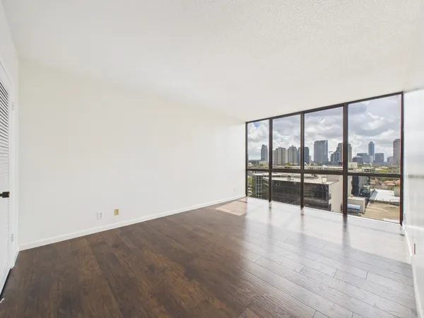 $2,800 | 5001 Woodway Drive, Unit 1103, Houston, TX 77056