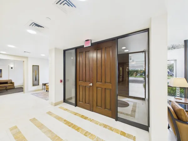 $2,800 | 5001 Woodway Drive, Unit 1103, Houston, TX 77056