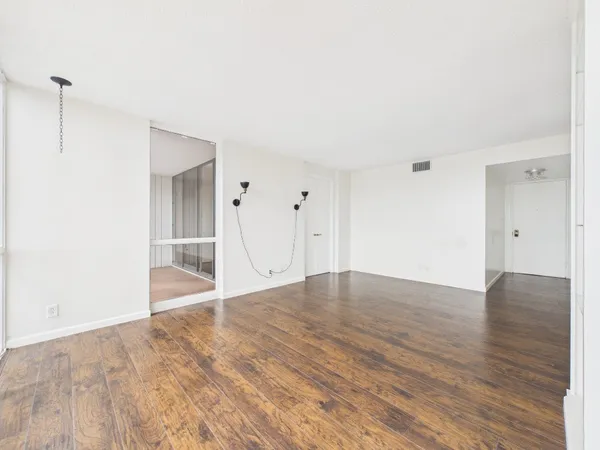 $2,800 | 5001 Woodway Drive, Unit 1103, Houston, TX 77056