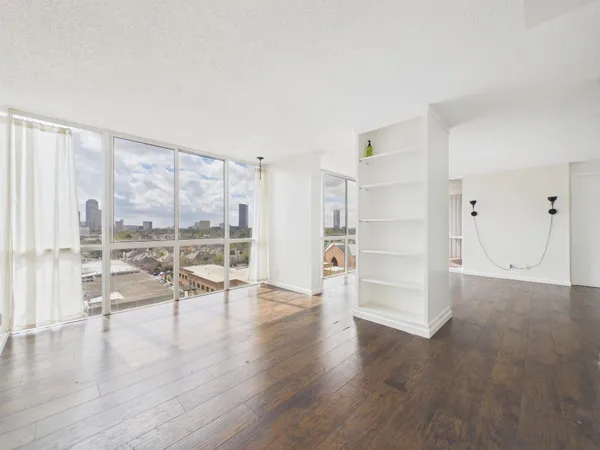 $2,800 | 5001 Woodway Drive, Unit 1103, Houston, TX 77056
