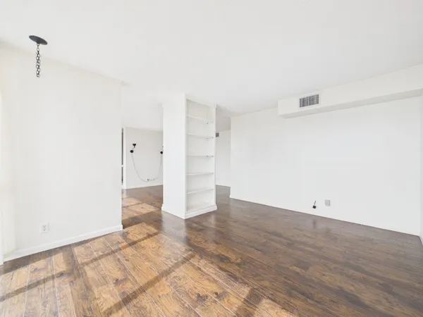 $2,800 | 5001 Woodway Drive, Unit 1103, Houston, TX 77056