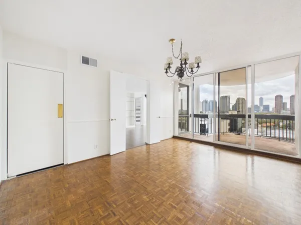 $2,800 | 5001 Woodway Drive, Unit 1103, Houston, TX 77056