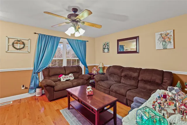 $249,900 | 305 North Thomas Street, De Soto, MO 63020