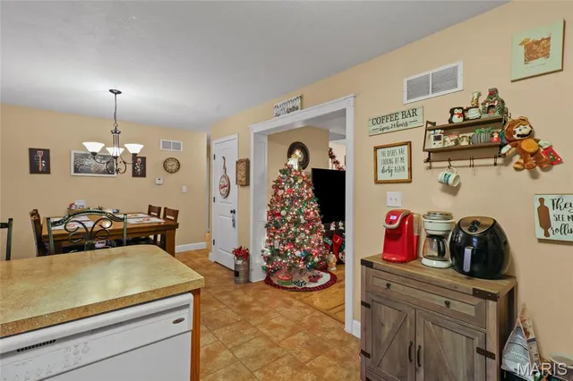 $249,900 | 305 North Thomas Street, De Soto, MO 63020