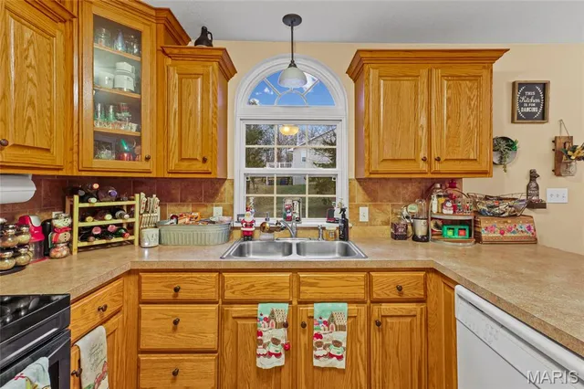 $249,900 | 305 North Thomas Street, De Soto, MO 63020