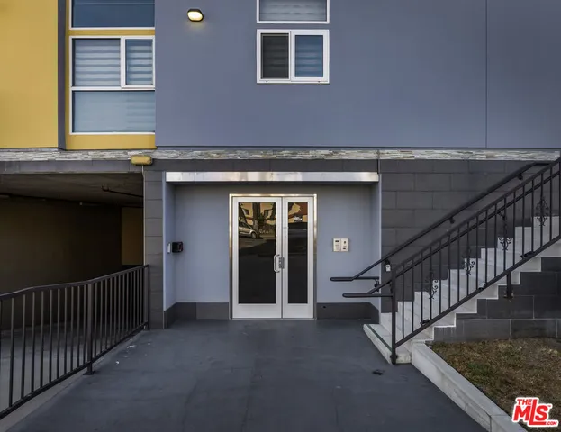 a view of an entryway of house