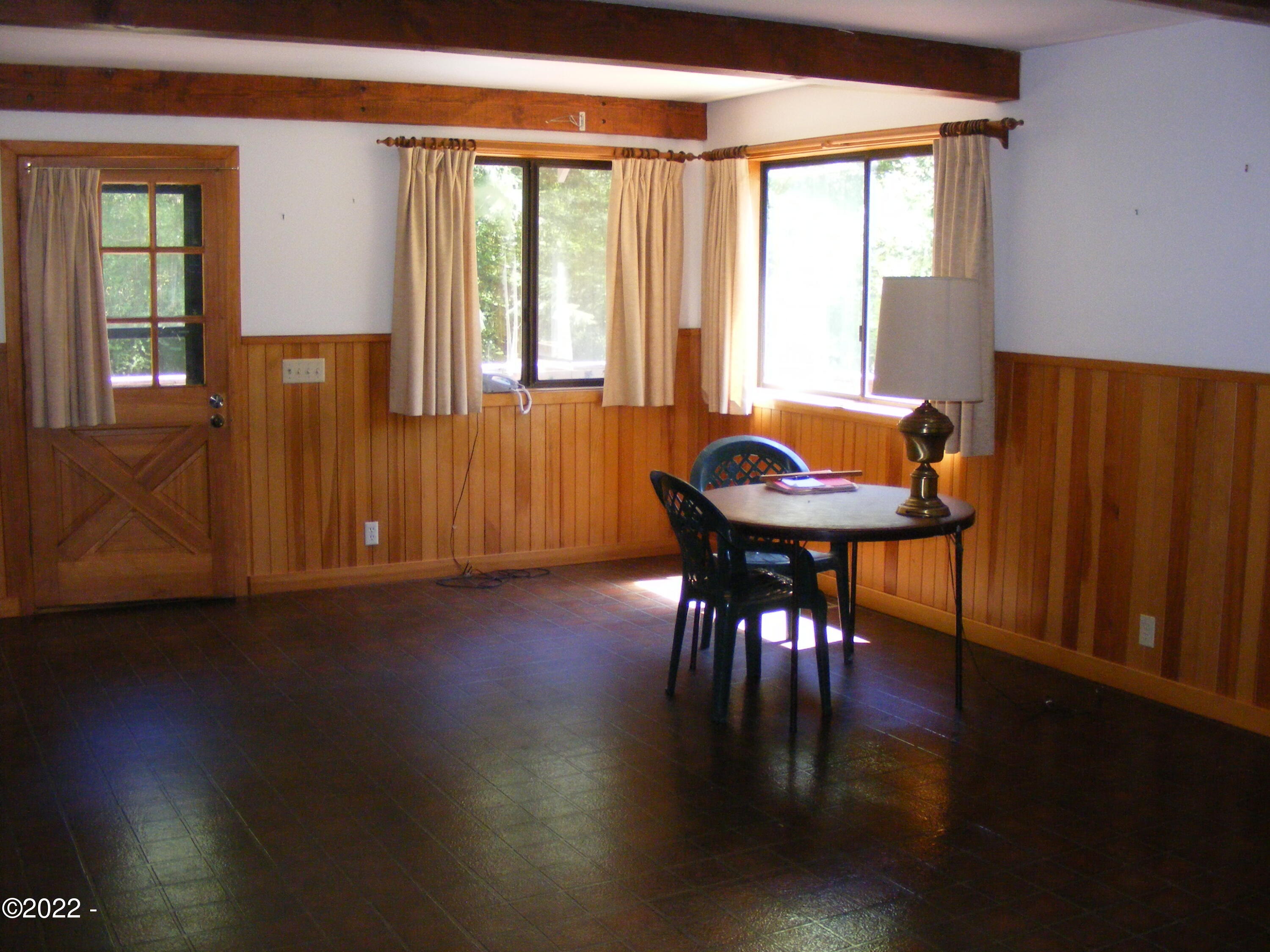 1498 Fruitvale Road Newport, OR 97365 - Photo 8 of 17 Liv rm/entry