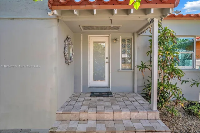 $2,999 | 1535 Jackson Street, Hollywood, FL 33020