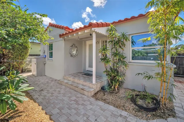 $2,999 | 1535 Jackson Street, Hollywood, FL 33020