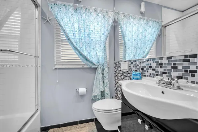 $2,999 | 1535 Jackson Street, Hollywood, FL 33020