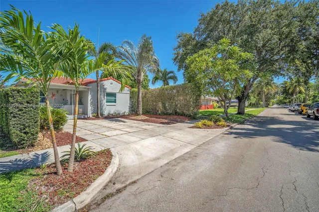 $2,999 | 1535 Jackson Street, Hollywood, FL 33020