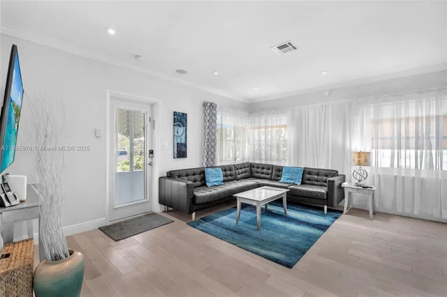 $2,999 | 1535 Jackson Street, Hollywood, FL 33020