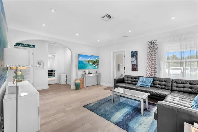 $2,999 | 1535 Jackson Street, Hollywood, FL 33020