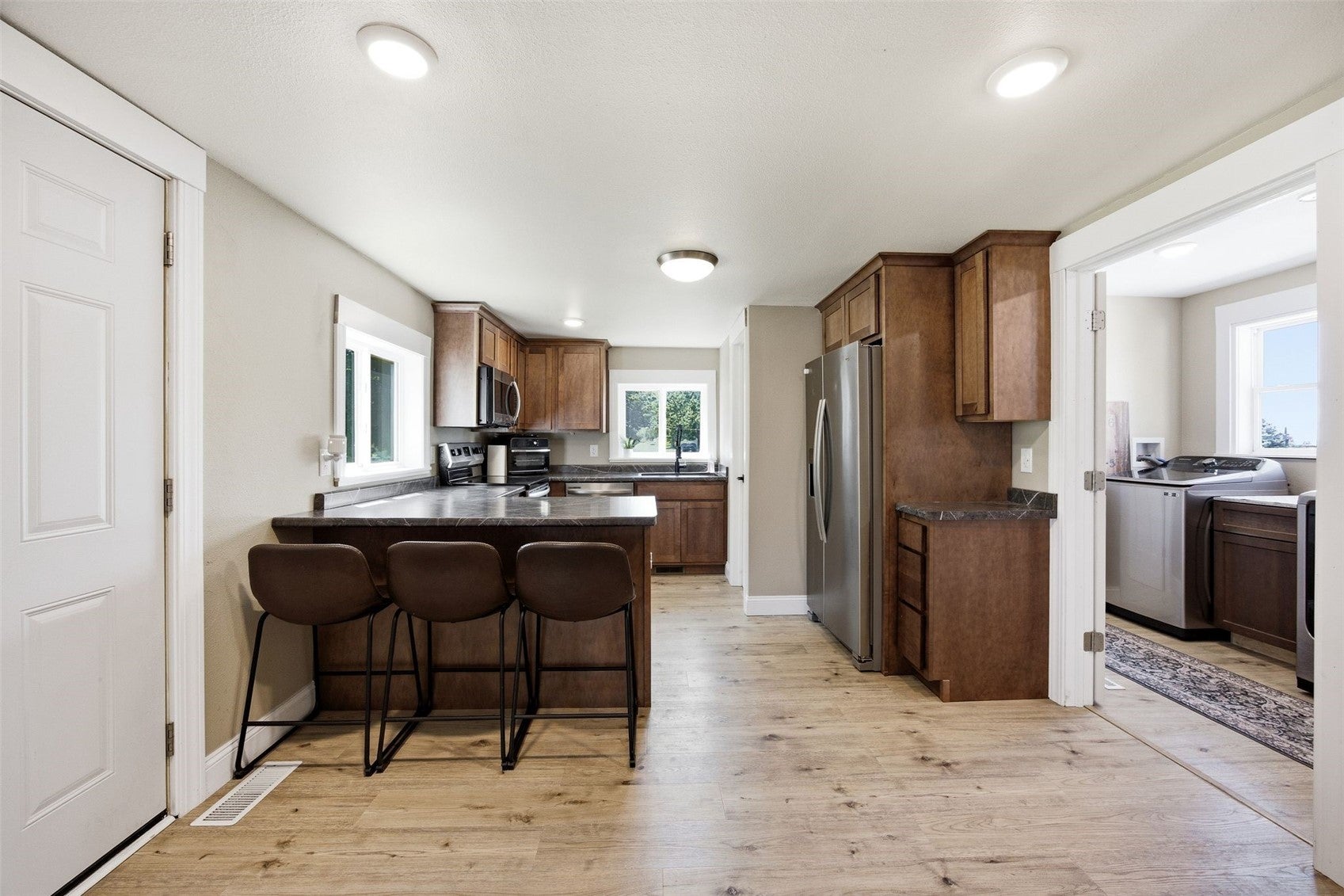 304 Maple Street Urbana, IA 52213 - Photo 6 of 36 Gallery Image 6